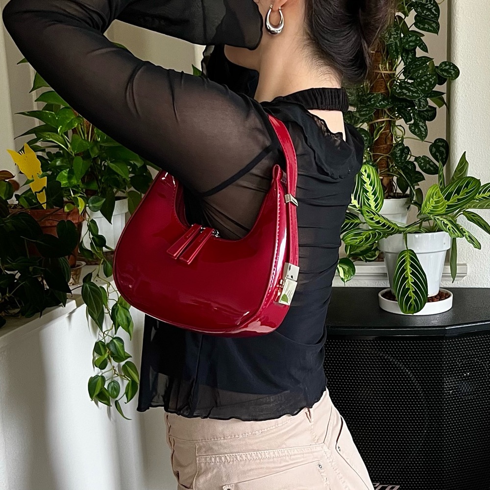 ♥️Red patent leather hobo bag♥️